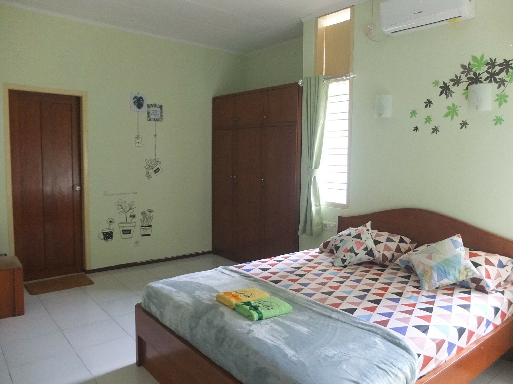 Wisma tamu Tabayang 2*
